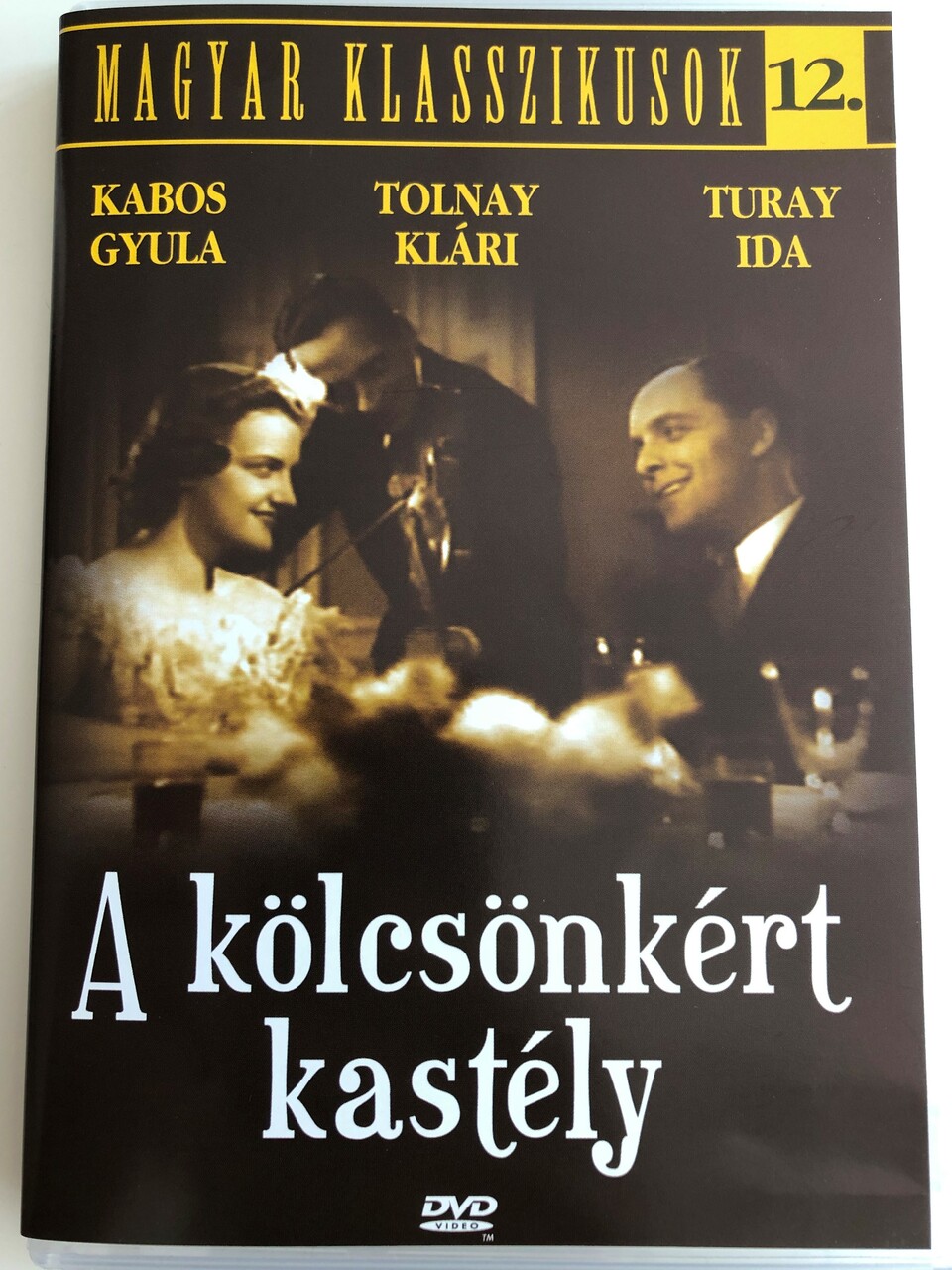 A KÖLCSÖNKÉRT KASTÉLY A KÖLCSÖNKÉRT KASTÉLY (DVD) | Lemezkuckó CD bolt